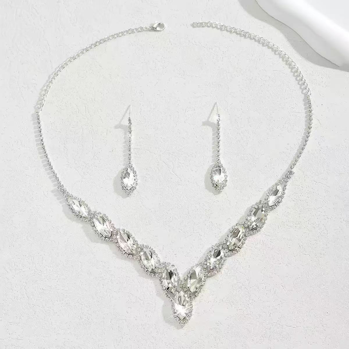 

Crystal Rhinestone 2 - Piece Jewelry Set - Simple Versatile Necklace and Earrings for Daily Wear , Party , Gift , Silver серебряный