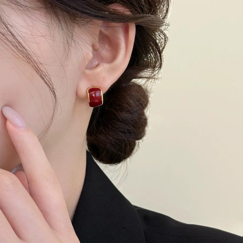 

Burgundy square ear clips without ear piercings, autumn and winter light luxury high-end temperament earrings,fashionable commuting,exquisite earrings