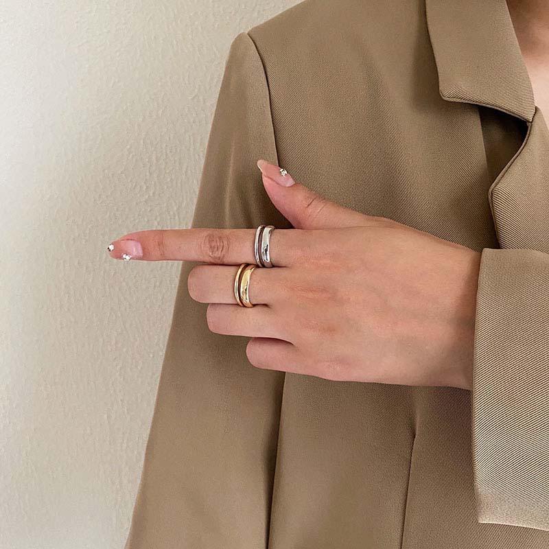 Chic European & American Style Smooth Plain Band Ring for Women - High Design, Light Luxury Fashion