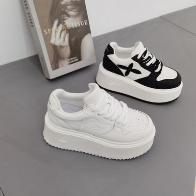 Cross Flower Soft Leather Little White Shoes 2025 Autumn and Winter New Lace-up Sports and Leisure Shoes Biscuits Thick-soled Inner Height-increasing