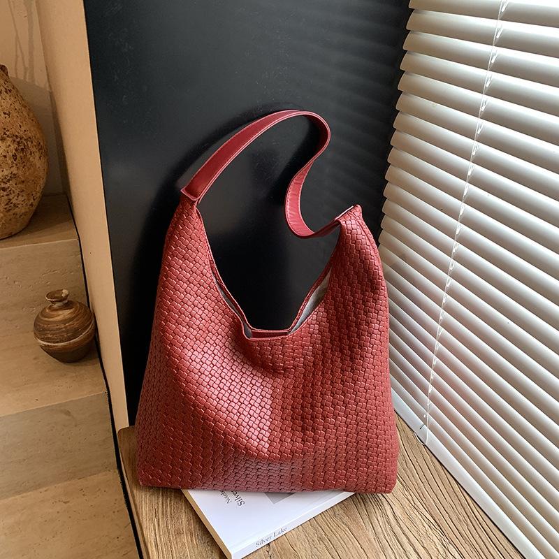 

Модная популярная ретро плетеная сумка-тоут для поездок на работу, нишевый дизайн, сумка подмышку, женская сумка на плечо большой вместимости красный