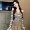 Schulterfreier Cardigan für Damen mit V-Ausschnitt, Streifen, Knopfleiste vorne, schmale Passform, verkürzter Mantel, Herbst-Outfits, Strickwaren