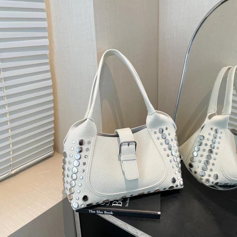 Fashionable Hasp PU Sweet Large Capacity Shoulder Bags for Women 2026 High Quality Rivets Sense of Luxury Commute Style Tote Bag