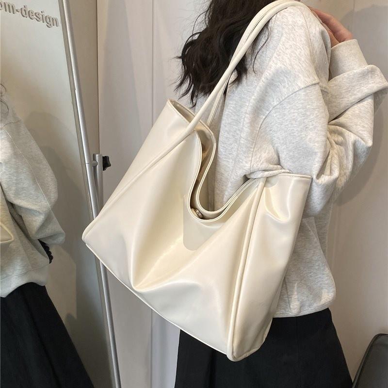 Large Capacity Minimalist White Tote Bag Stylish Commuter Shoulder Bag For Everyday Use