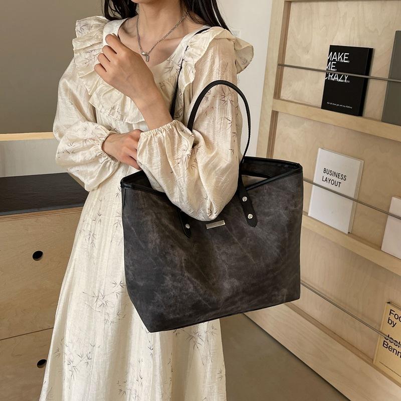 Fashion large-capacity tote bag Fashion commuter bag Women's summer 2025 new versatile shoulder tote bag