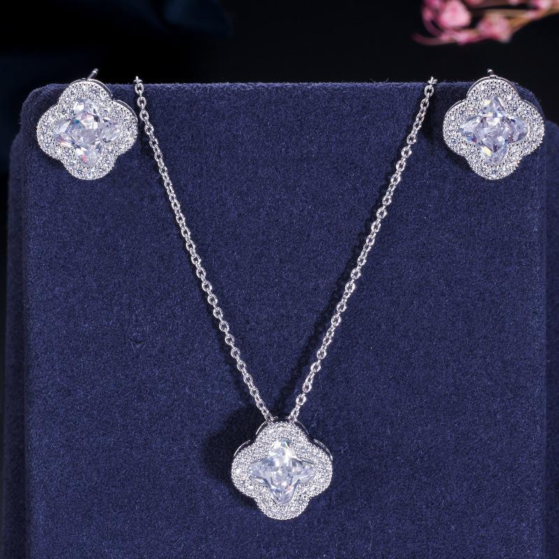 Micro-Set Zircon Pendant, Four-Leaf Clover Necklace, Lucky Grass Necklace, Stud Earrings.