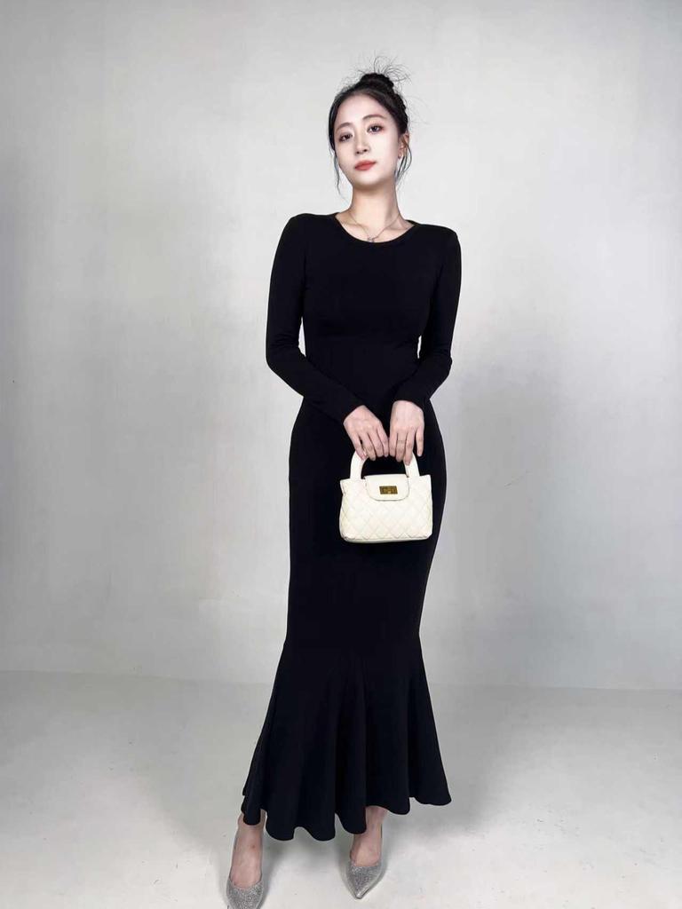 Heat-Generating Black Fishtail Evening Dress: Elegant, Versatile, and Fashionable with a Simple Round Neck Design