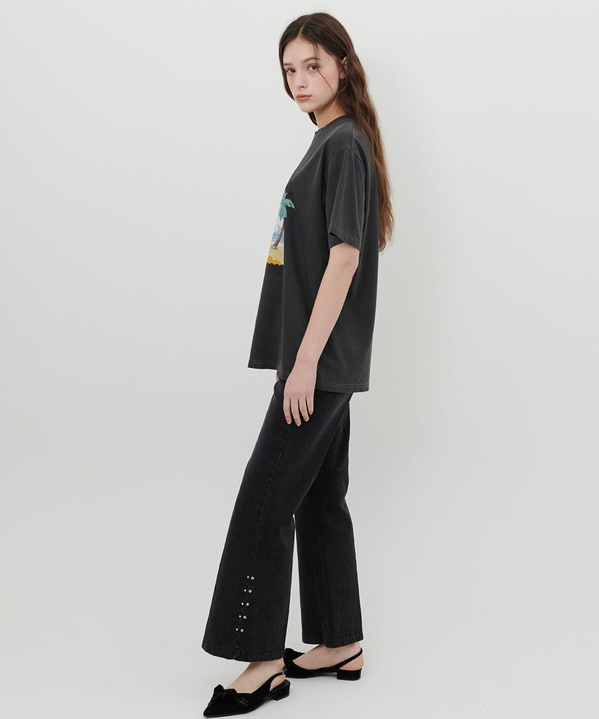 Eoboneoseu Studded Flare Jeans [Black]