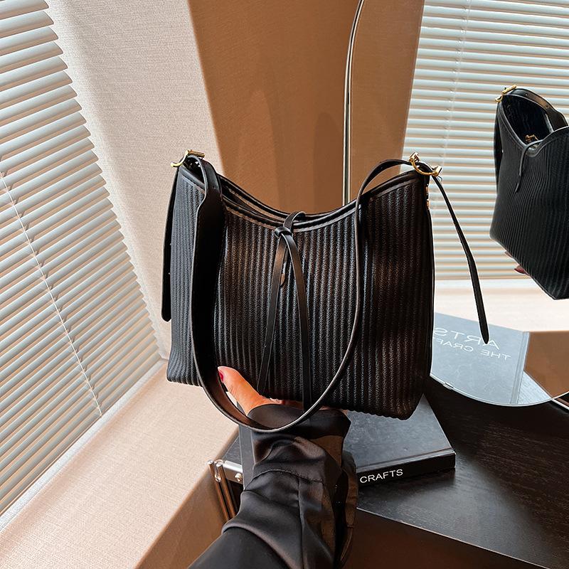 

Женская мятая повседневная сумка через плечо