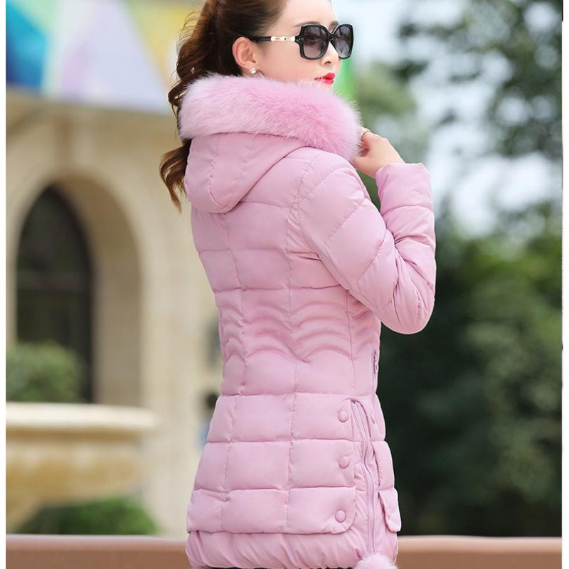 Středně dlouhá bavlněná bunda s kožešinovým límcem, slim střih