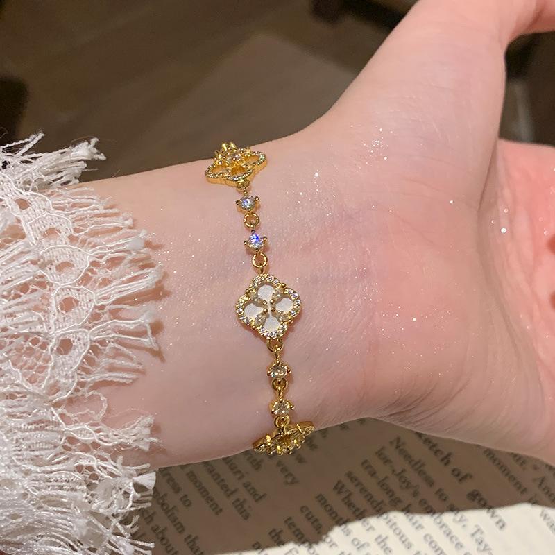Fritillary Broken Diamond Four-petaled Flower Bracelet Women's Niche Exquisite Bracelet Women's Jewelry