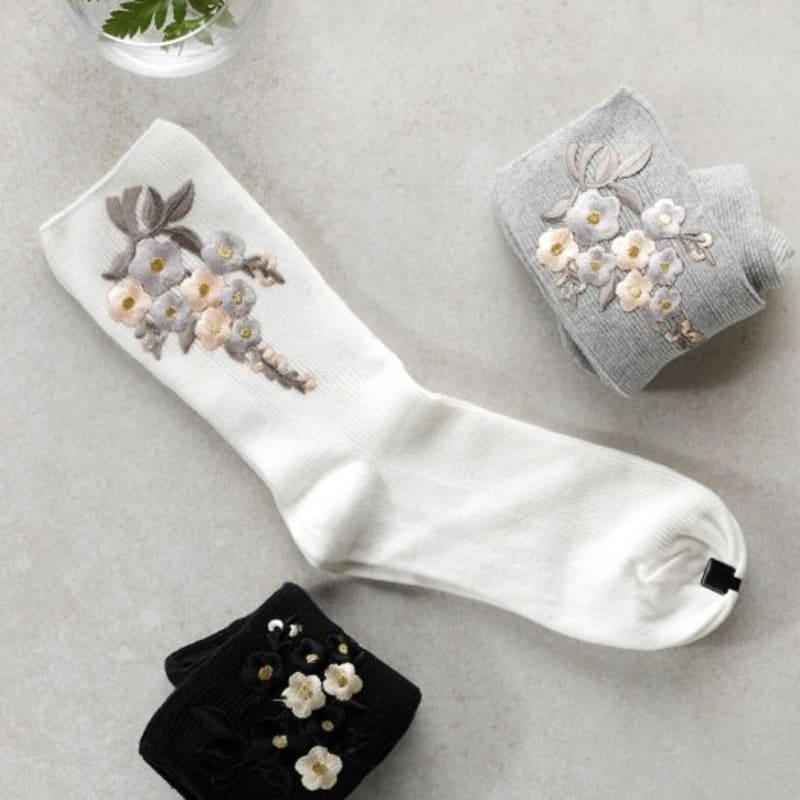 

ANGEL SOCKS 1209 Flower Embroidered Cotton Socks BLACK