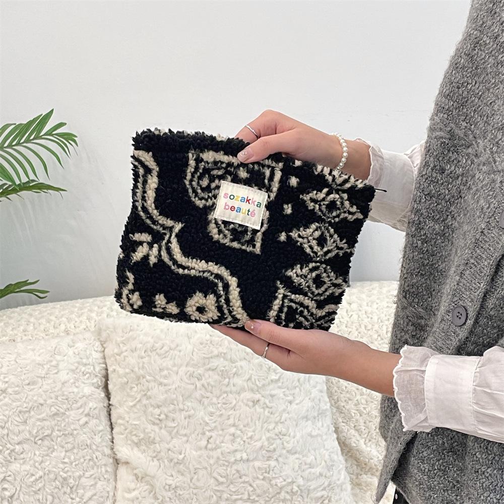 Cosmetische Tas Pouch voor Vrouwen Borduurwerk Margriet Bloemen Koreaans Reis toilettas Tas Schoonheid Make-up Pouch Organizer Etui