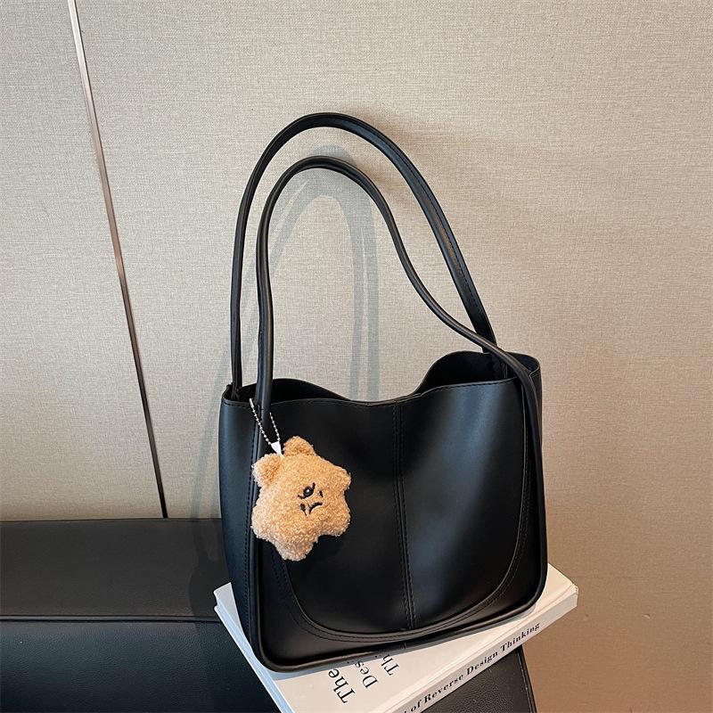 Women Soft Faux Leather Hobo Bag Casual Daily Shoulder Bag Large Capacity Handbag With Cute Bear Pendant For Shopping