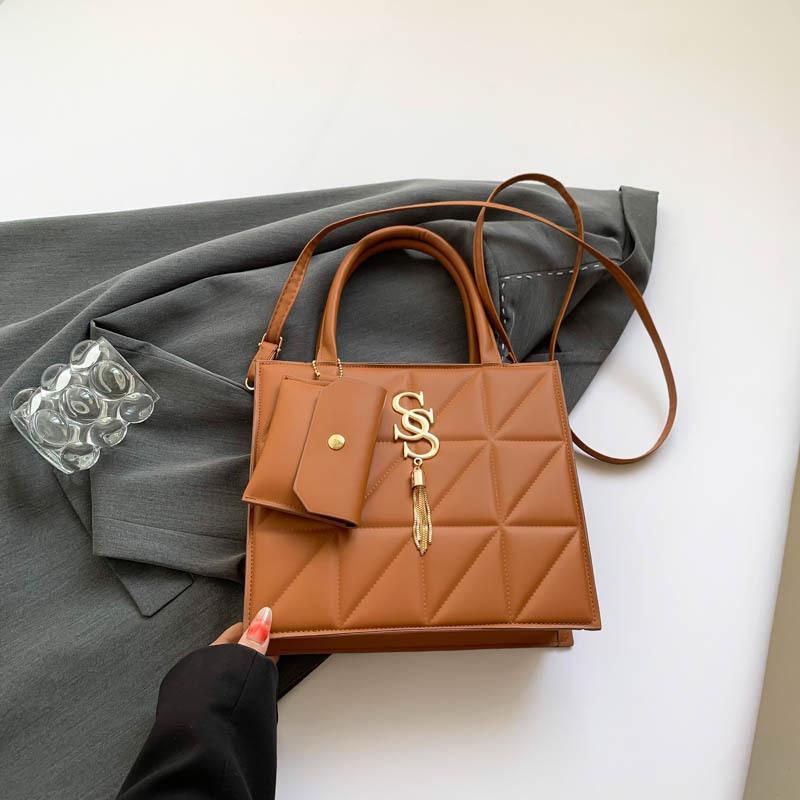 autumn new temperament shoulder handbag niche design casual commuter messenger small square bag