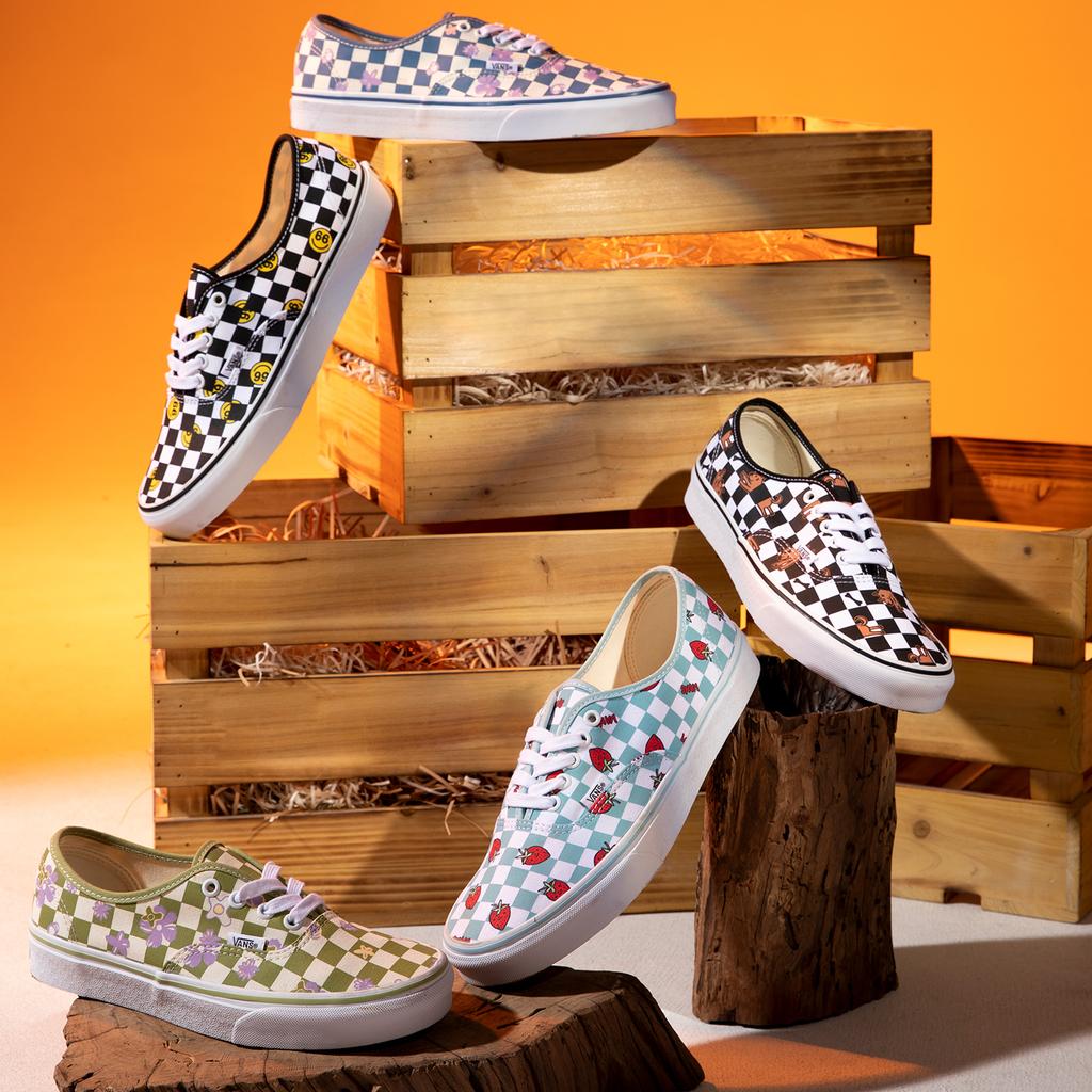 Vans Authentic Wallpaper Checkerboard Strawberry Print Durable Breathable Low Top Canvas Shoes Unisex Sneakers Green White VN0A5KS9LTB