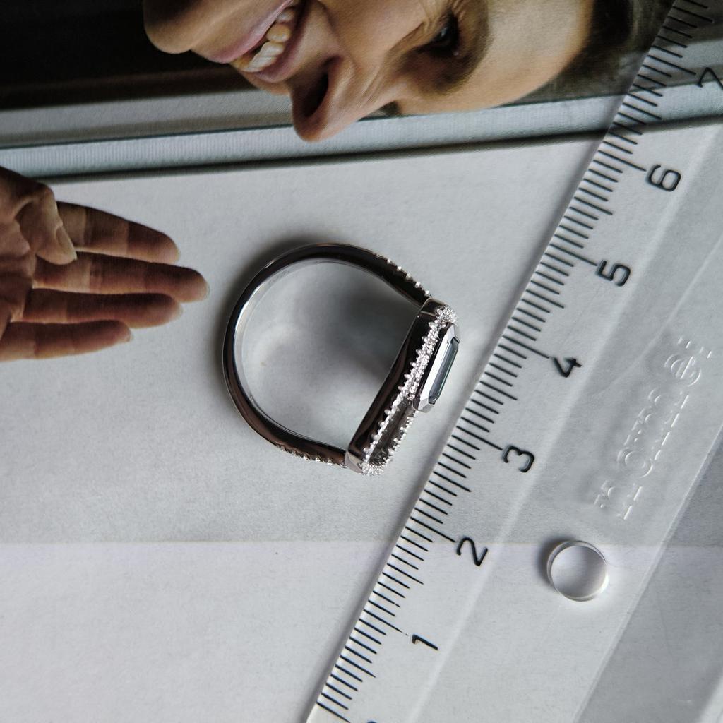 Серебряное кольцо с топазом Лондон Блю 1.313ct, фианитами, вес изделия 2,9 гр (2204749)