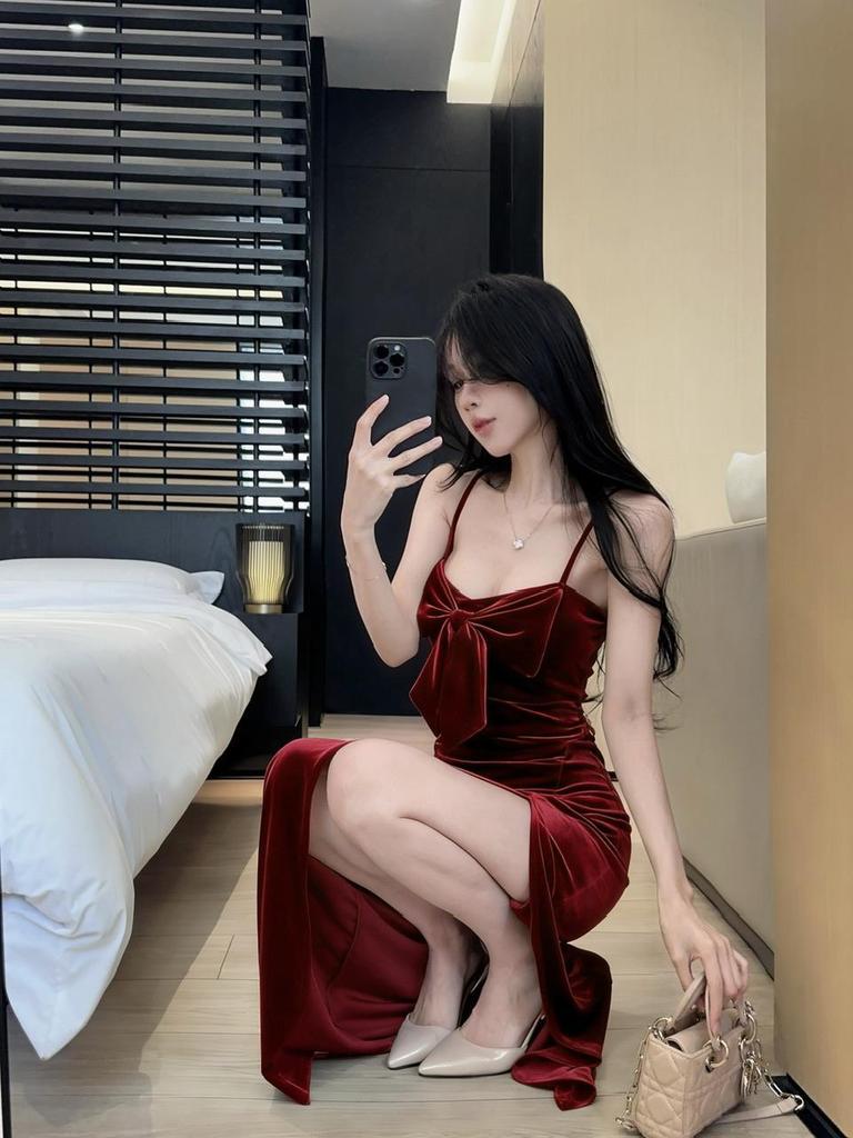 Elegant Velvet Bowknot Patchwork Camisole Dress - Slim Fit, High Slit, Hip-Hugging, Formal Long Gown