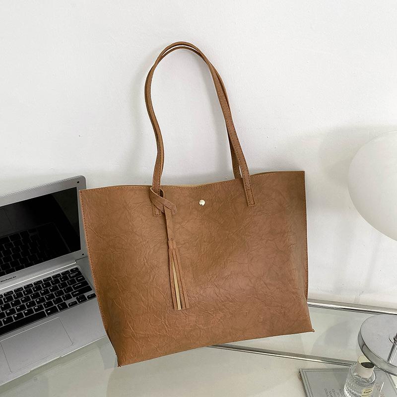 Autumn new tassel women's bags, shoulder handbags, large-capacity handbags, and fashionable bags.