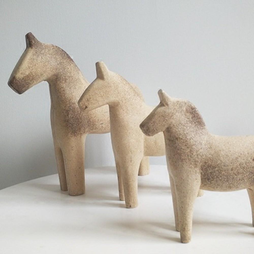 Farmhouse Style Unpainted Horse Statue Handmade Blank Animal Figurine Wooden Horse  Festive Event