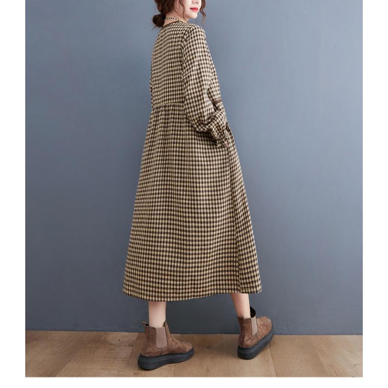 Koreanische Version des karierten Kleides mit Holzohrspitze und Freizeitkleid für Damen in Übergröße