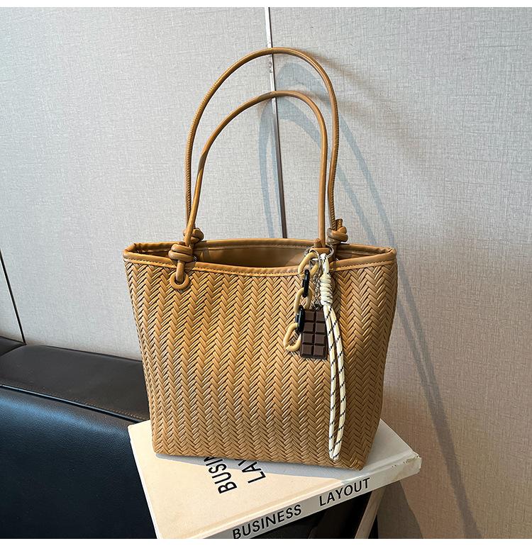 

Вязаная сумка большой вместимости женская осенняя новая универсальная сумка через плечо популярная сумка-тоут хаки