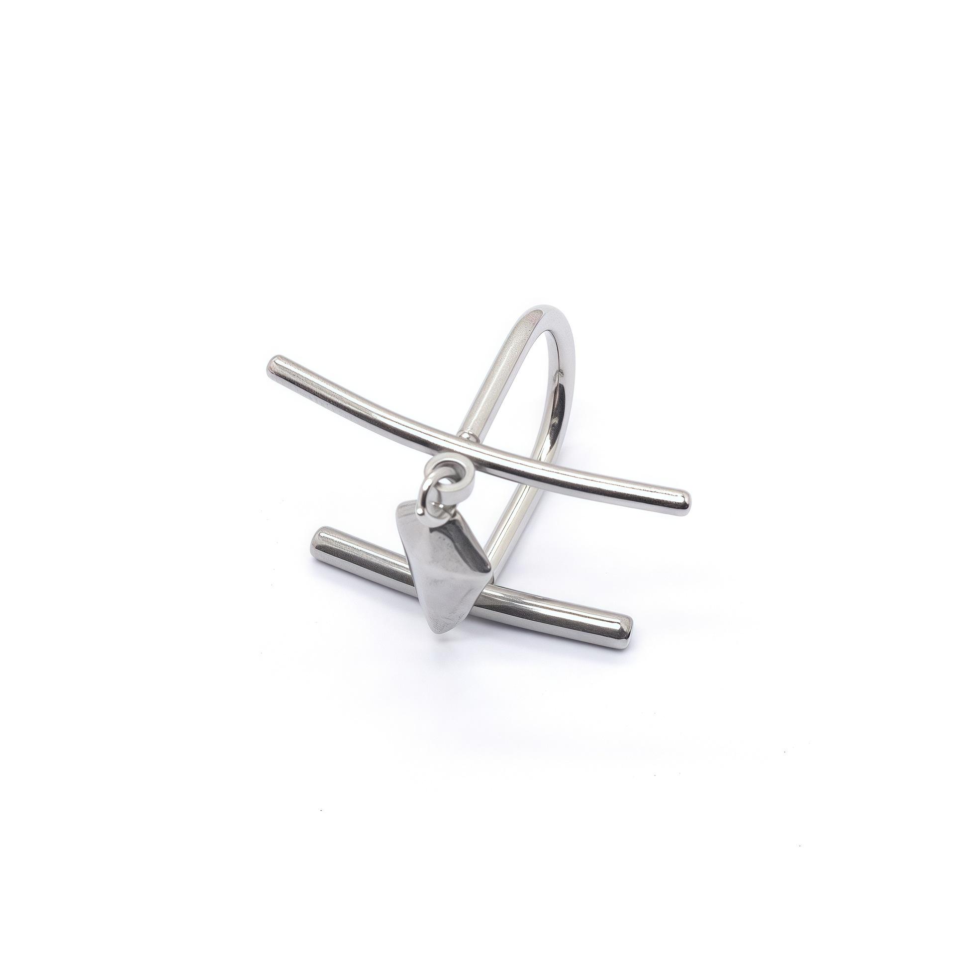 18K Gold Electroplated Geometric Diamond Lip Clip with Niche Design