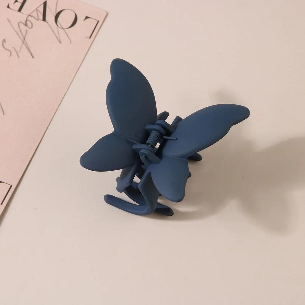 Sweet Frosted Matte Butterfly Hair Claw Clip Women Simple Solid Color Fashion Exquisite Shark Clip for Girl Hair Accessories