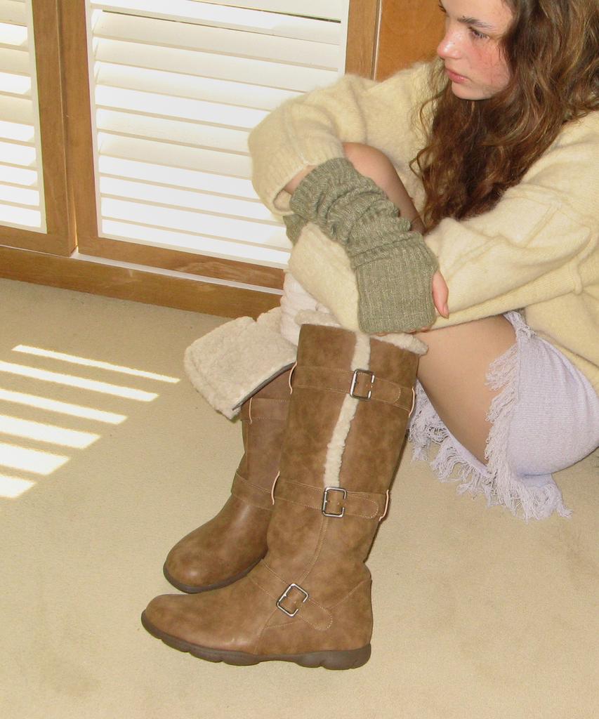 Foggy Moody Ember 0034. Belted Fur Boots - 2Colors