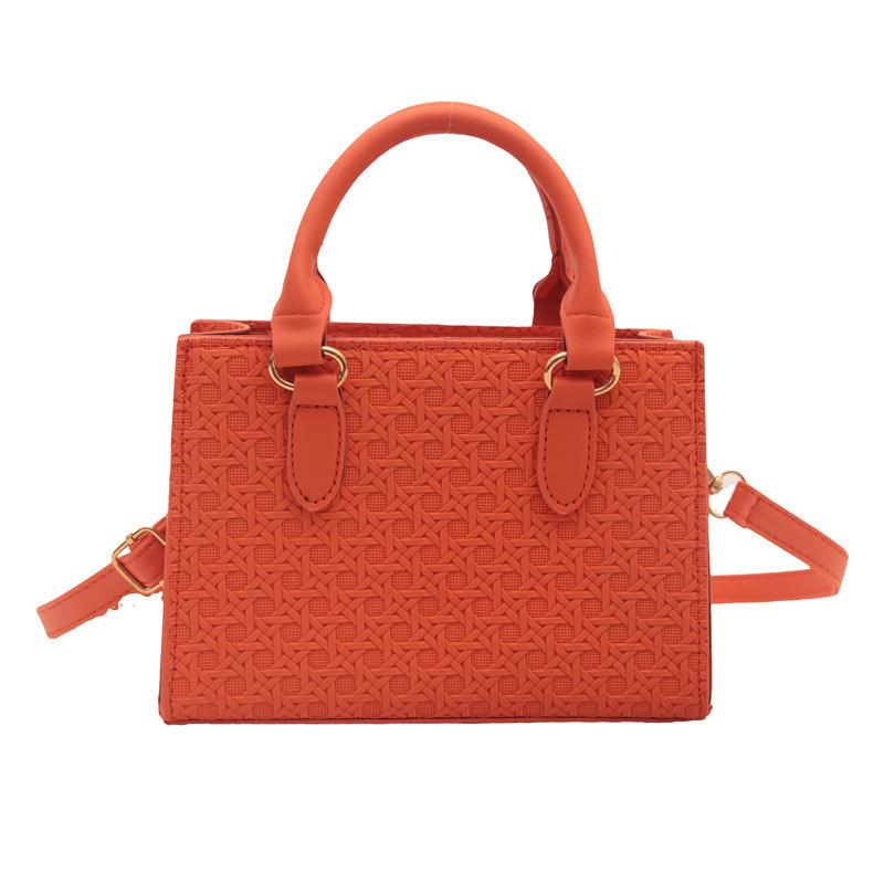 Stylish Retro Large Capacity Woven Shoulder Bag For Women With Zipper Closure
