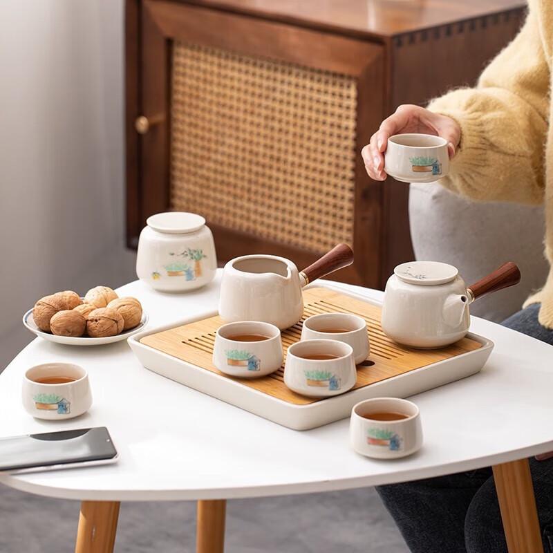 

Su-style Ceramic Gongfu Tea Set with Wood Handle & Bamboo Tray