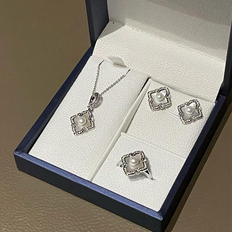 White Mother Of Pearl Pearl Jewelry Set Retro Court Style 4-5mm Natural Freshwater Pearl Necklace Earrings Ring 3 Piece Set