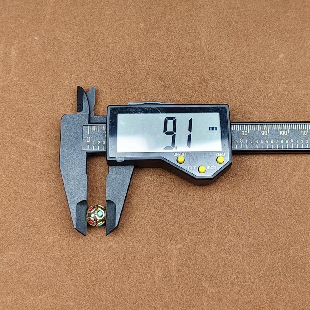 Nepalski Ręcznie Robiony Naszyjnik z Sześciosylabową Mantrą z Mosiężnymi Inkrustowanymi Koralikami