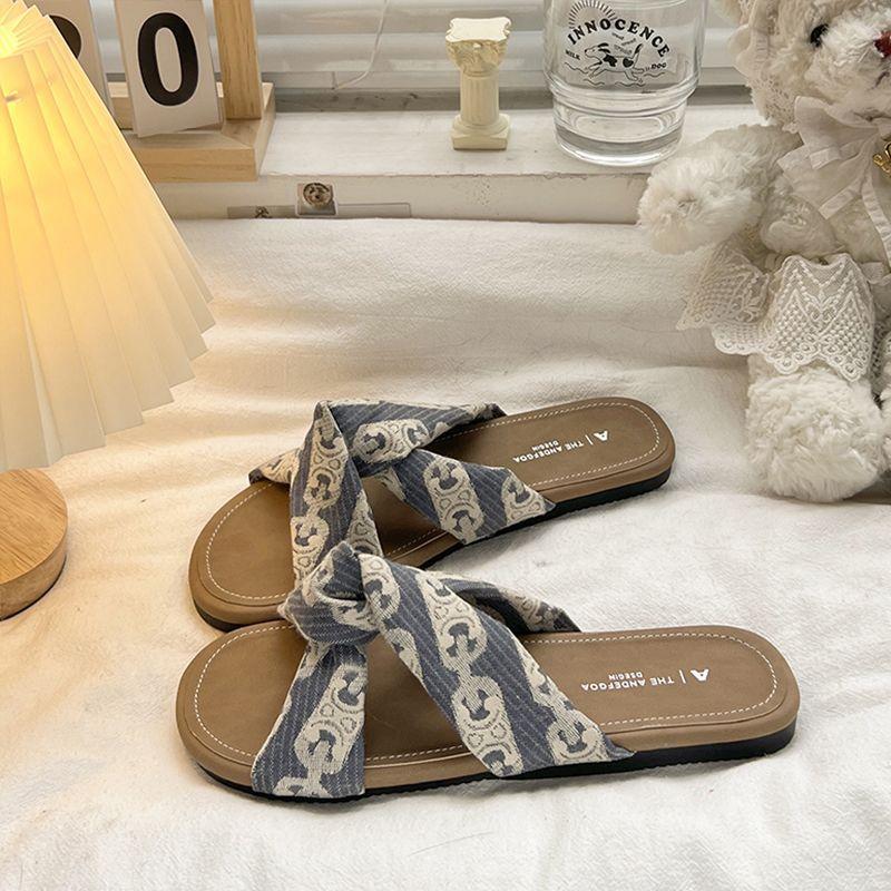 French flat-bottomed cross-word slippers women's summer wear 2025 new fairy style with skirt beach cool slippers