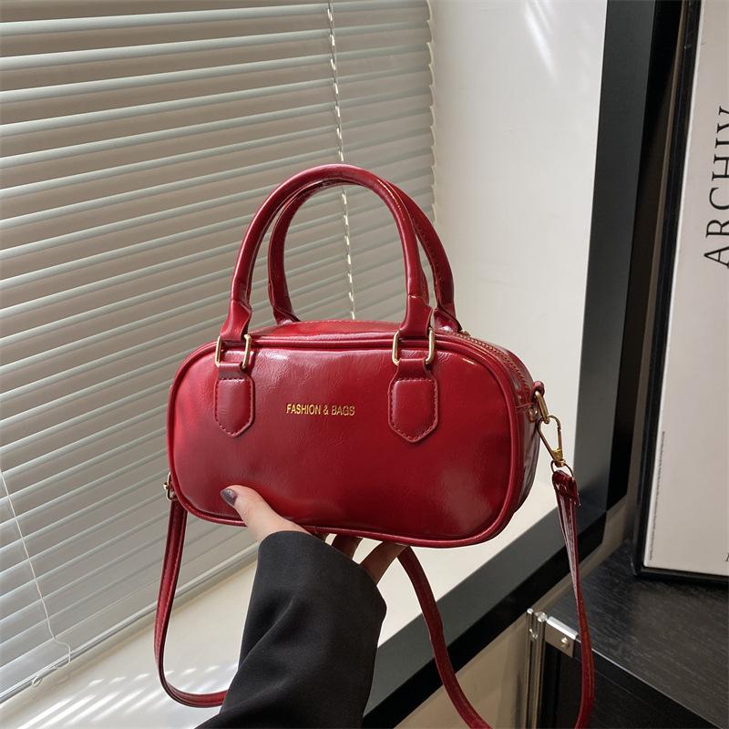 Hand carry fashion tote bag 2025 spring and summer new simple casual shoulder bag high-end trend oblique span bag