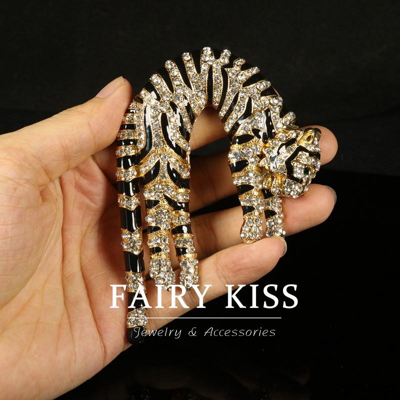 Broche Tigre Indústria Pesada Esmalte Banhado a Diamante Ouro Real Ouro Preto Design Animal Artístico Broche