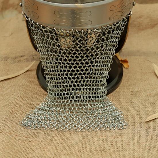 Nachbildung eines römischen gallischen Helms: Mittelalterliche Rüstung aus Stahl und Messing