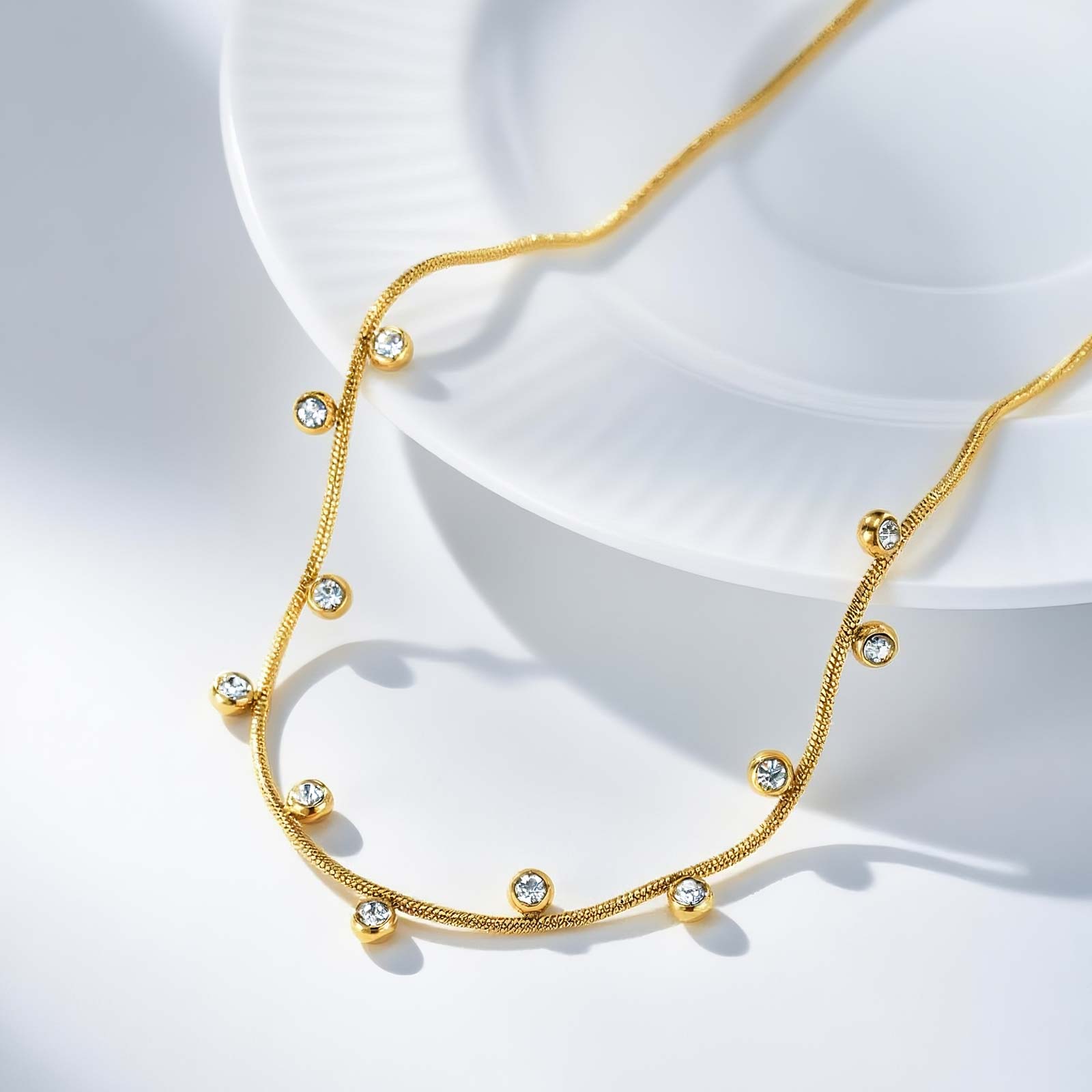 

Dainty Round Snake Chain White Zircon Necklace,Gold Plated Women s Stainless Steel Necklaces,Fashion Charm Jewelry Gifts