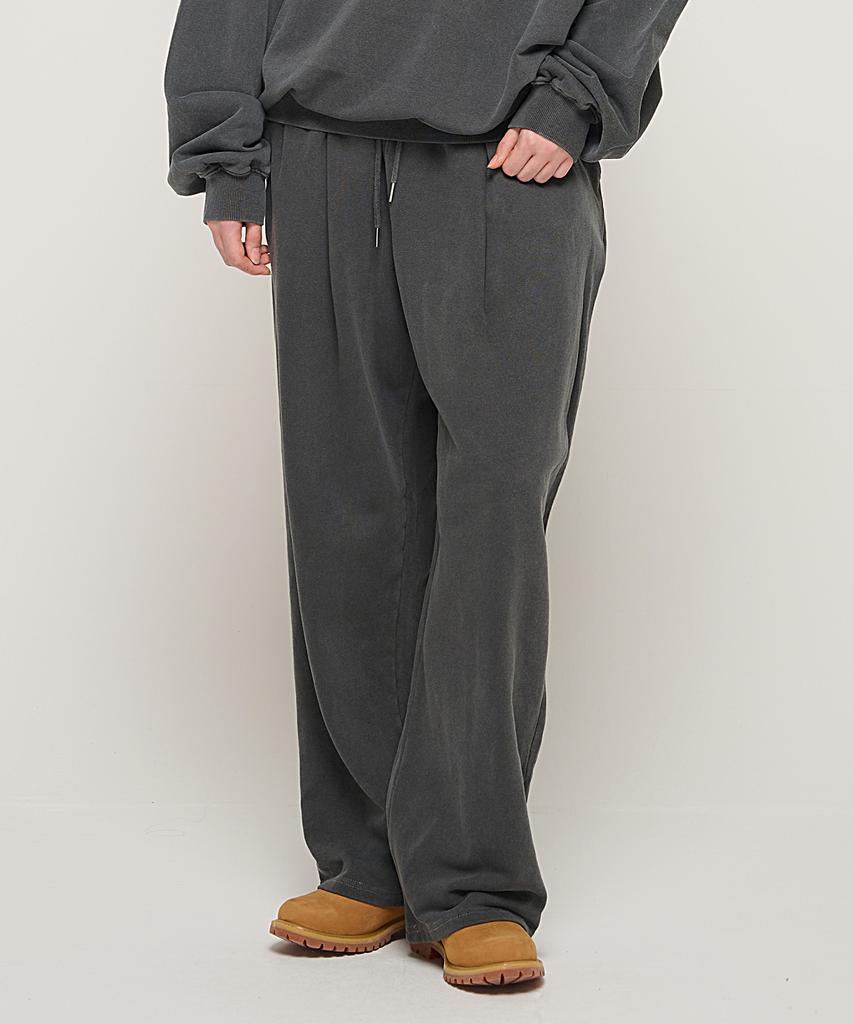 CARGOBROS FOR WOMAN Pigment One-Pleat Wide Sweatpants (Charcoal)