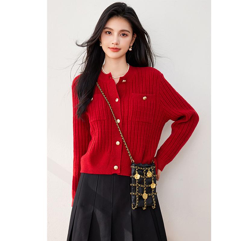 Cozy Red Knitted Sweater with Loose Fit and Chic Style for Winter