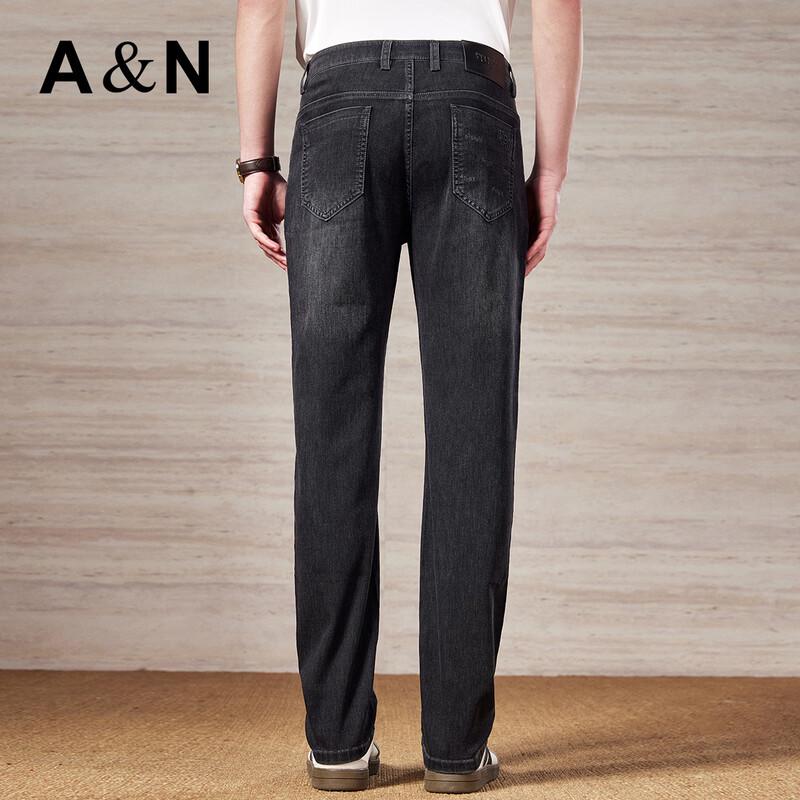 Men's Classic Straight-Leg Washed Jeans