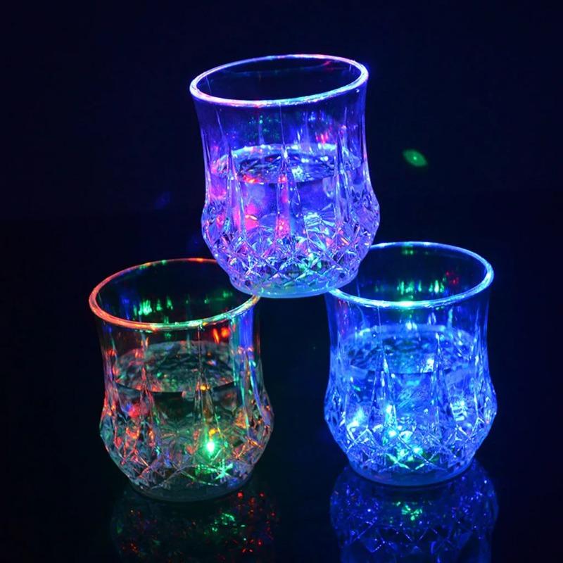 Tazza in Vetro Tagliato Lampeggiante Automatica a LED Multicolore Tazza Luminosa Bicchiere da Vino Birra Bicchiere da Whisky per Bevande Bar Club Festa Natale