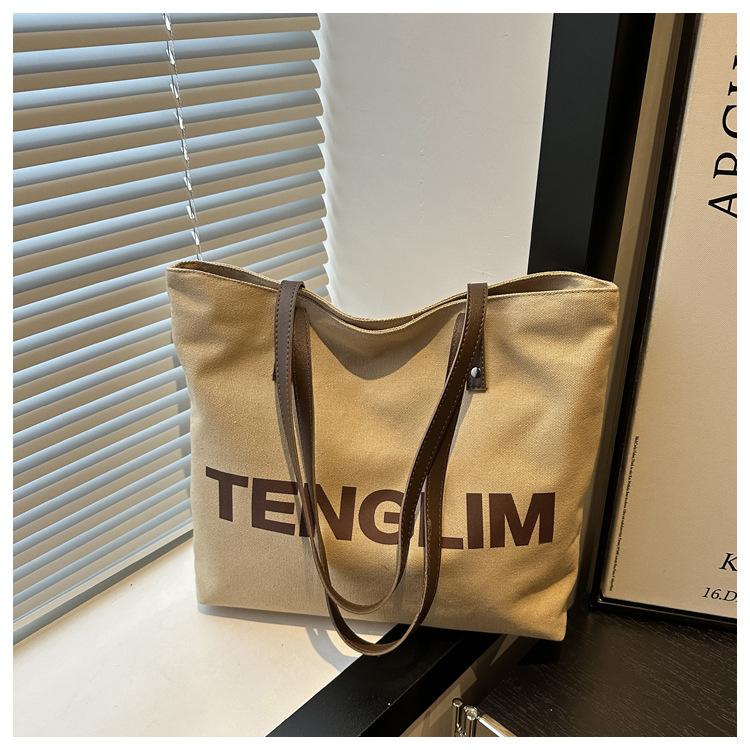 

Холщовая сумка-тоут большой вместимости с принтом букв, новая осенняя коллекция 2025, повседневная простая на плечо/подмышку, женская хаки