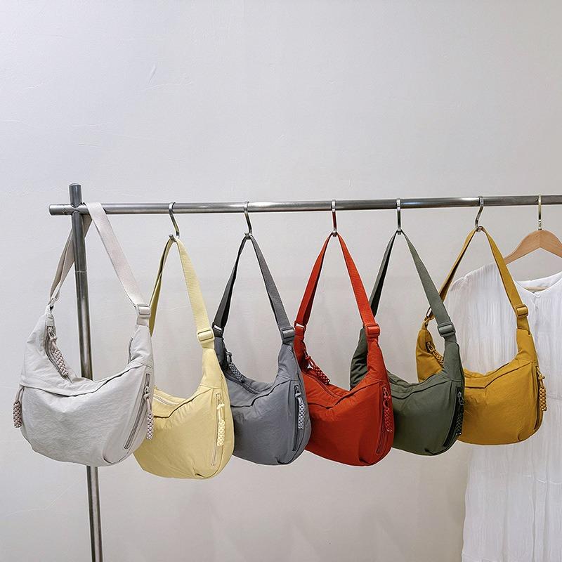 Large capacity dumpling bag Korean version literary shoulder bag new commuter women fashion casual versatile messenger bag