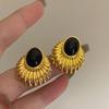Retro High-end Metal Shell Stud Earrings, Antique French Light Luxury Temperament Earrings J Simple and Cold Wind Earrings