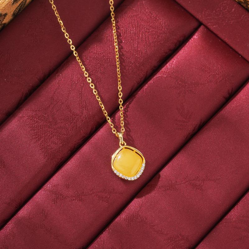 Amber Pendant Necklace with S925 Silver - Retro Water Drop Design with Light Luxury Gemstone.