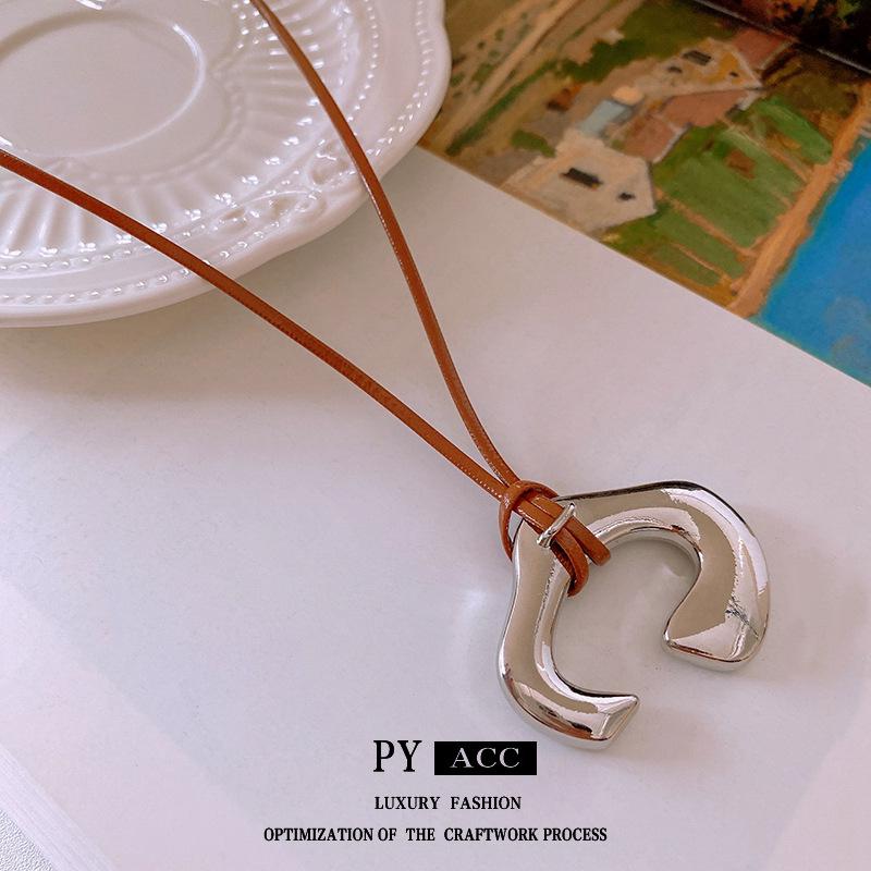 Irregular Metal Pendant Necklace - Versatile, High-End Fashion Jewelry for Women