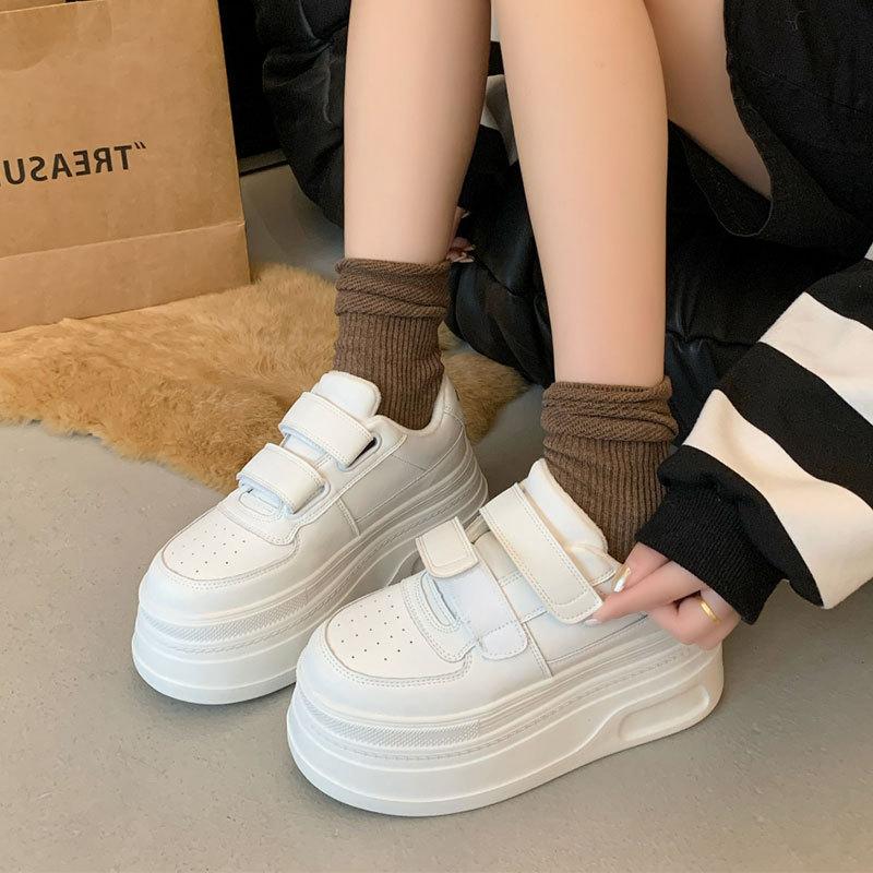 Fashion Women's Platform White Shoes Spring Autumn 2025 New Height Increase Outdoor Non Slip Board Shoes Fashion Comfort Casual Sneakers