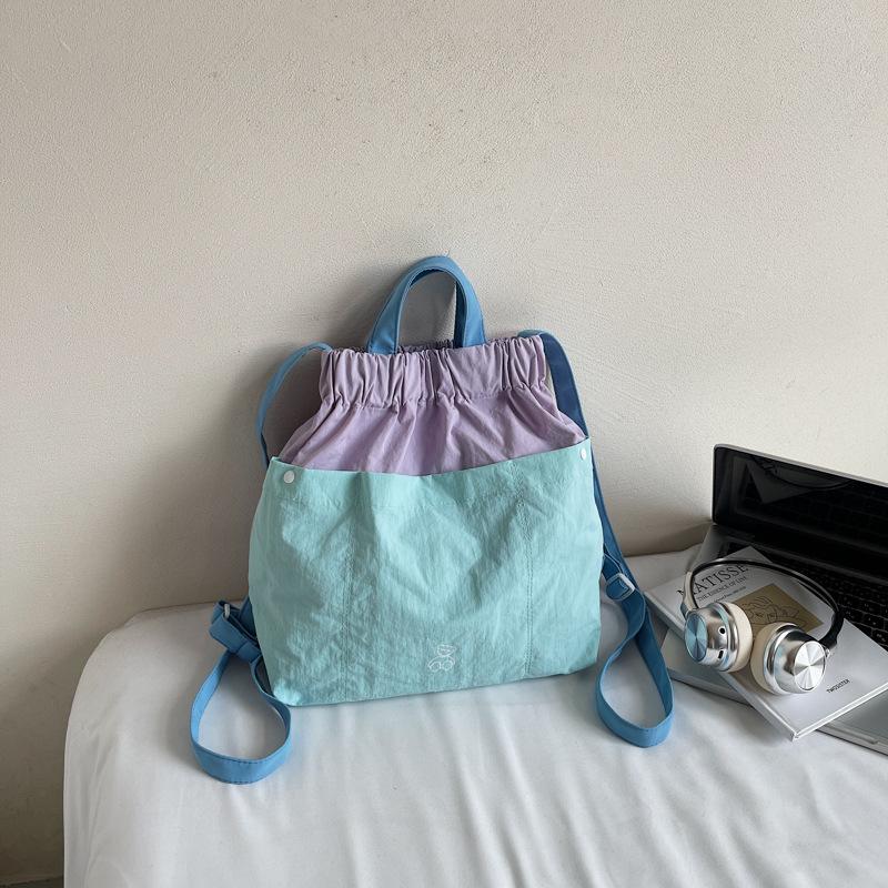 

Летний новый зарубежный стиль текстура тренд мода личность маленький рюкзак 2025 простой женский нишевый дизайн рюкзак светло-синий