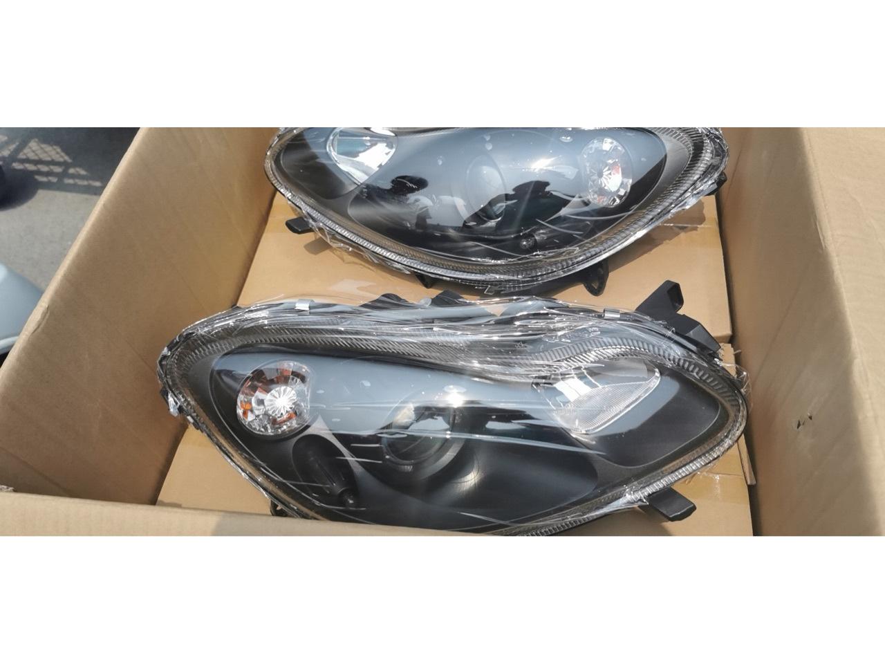 

Smart451 Черные фары, пара (Лево право) - Номера моделей: 4518200959 & 4518201059 One hundred чёрный